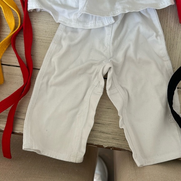 American Girl Karate Set - Picture 4 of 6